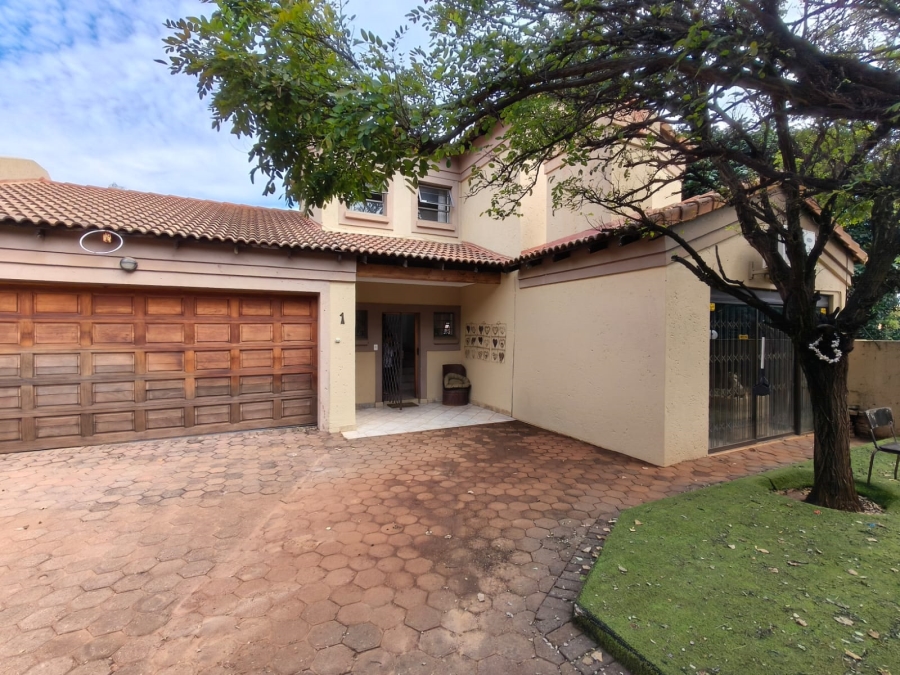 3 Bedroom Property for Sale in Safari Gardens North West